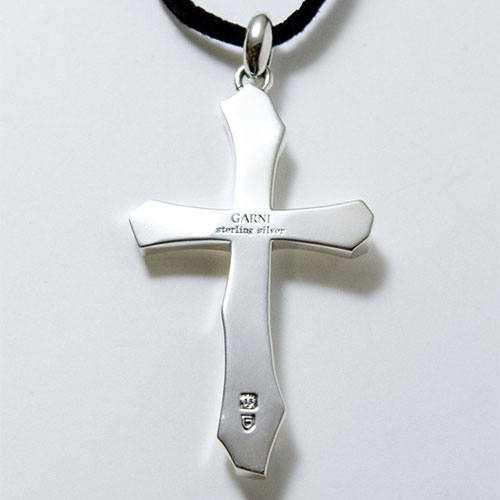 GARNI - Unbashed Cross Pendant - L | Tempt